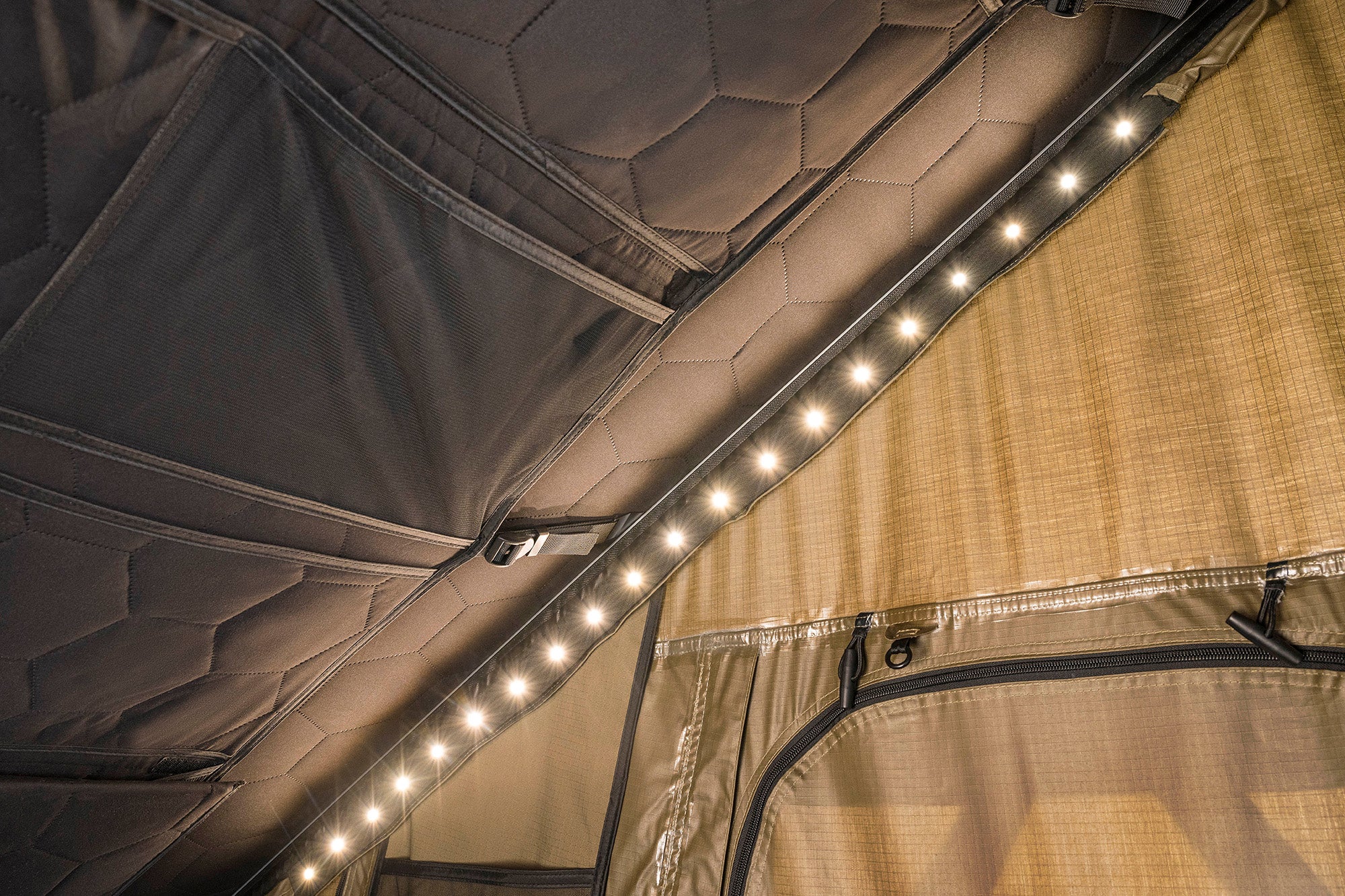 Apex RT-C-1400 Clamshell Roof Top Tent